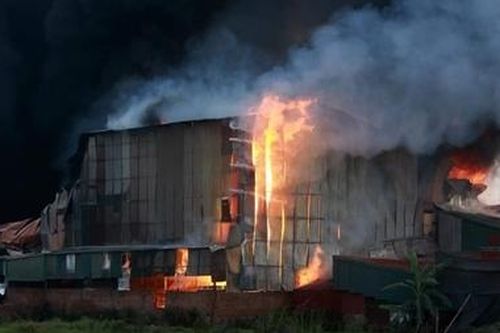 Cháy lớn tại xưởng gia công sơn ở Hoài Đức, Hà Nội