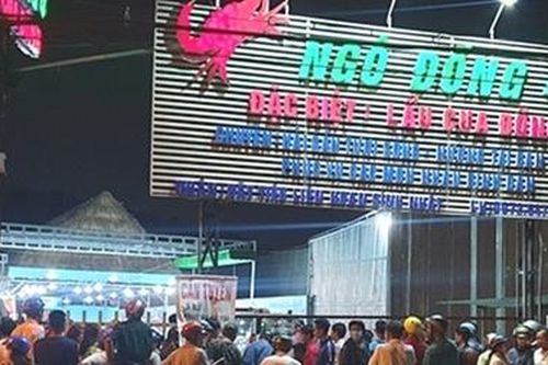 Đưa vợ ăn tiệc 8/3, người đàn ông bị chém tử vong