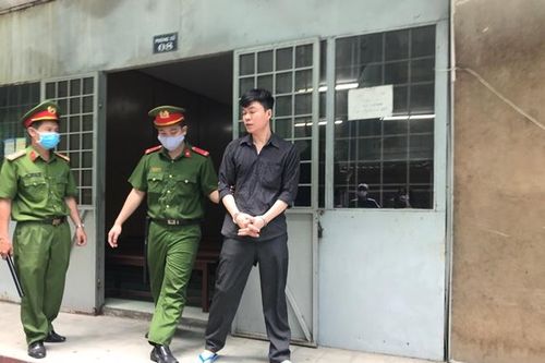 'Làm' các cây ATM báo lỗi phải sửa, nhân viên ngân hàng rút 31 tỉ trả nợ cá độ