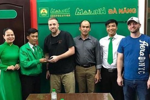 Tài xế taxi trả lại tài sản cho thủy thủ tàu sân bay Hoa Kỳ