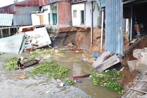 Hạn, mặn khốc liệt ở ĐBSCL: Sạt lở, sụt lún xảy ra khắp nơi