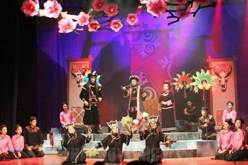 Thêm 'gia vị' để sân khấu bớt đơn điệu