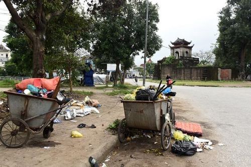 Cần di dời bãi tập kết rác thải ra khỏi khu di tích thành cổ Vinh