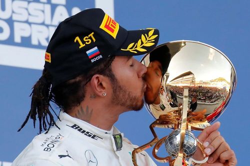 Hamilton trên đường san bằng kỷ lục của huyền thoại Schumacher
