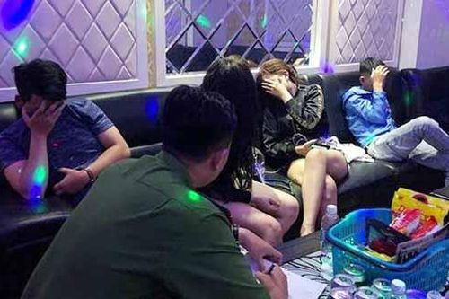 24 thanh niên dương tính ma túy trong quán karaoke lúc rạng sáng