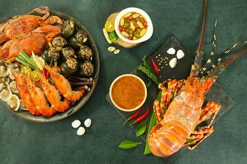 Bé gái 8 tuổi thiệt mạng sau khi ăn hải sản