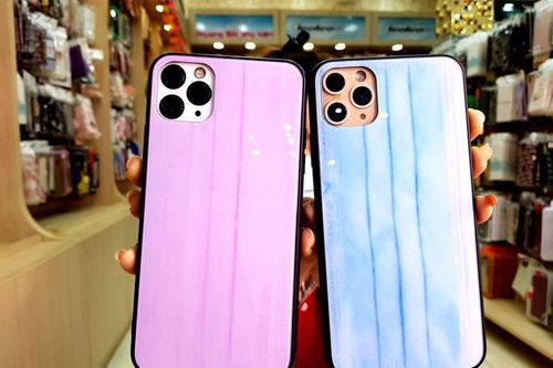 Ốp lưng in hình khẩu trang y tế hút khách trong mùa dịch Covid-19