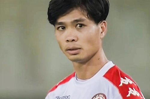 Công Phượng nhẹ nhàng xâu kim đối thủ