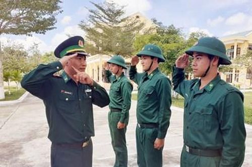 Chiến sĩ biên phòng trên thao trường nắng gió