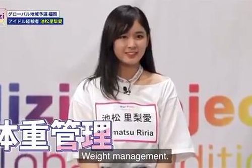 Ông trùm JYP bị chỉ trích vì bình luận về cơ thể cô gái 17 tuổi