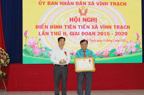 Xã Vĩnh Trạch đón nhận Huân chương Lao động hạng 3