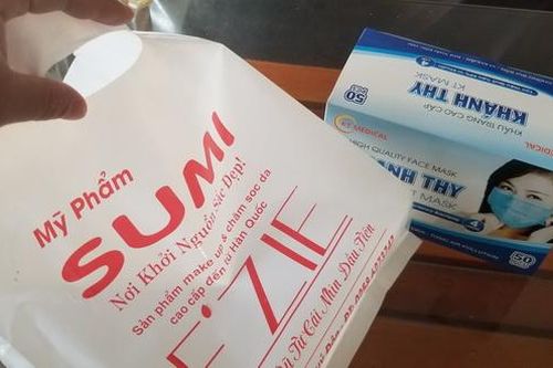 Nha Trang: Một tiệm mỹ phẩm bán khẩu trang giá cao hơn quy định