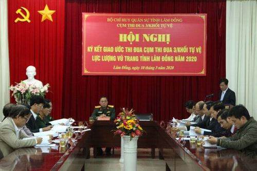 Khối tự vệ lực lượng vũ trang tỉnh tổ chức ký kết giao ước thi đua quyết thắng