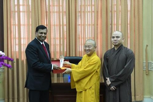 Đại sứ Sri Lanka thăm Học viện PGVN tại TP.HCM
