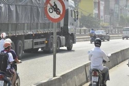 Nguy cơ tai nạn giao thông do đi sai làn đường, phần đường