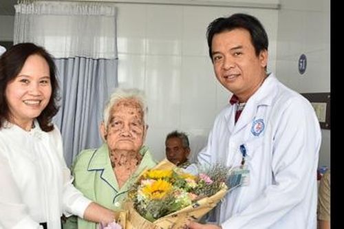 Thay khớp háng thành công cho cụ bà 110 tuổi