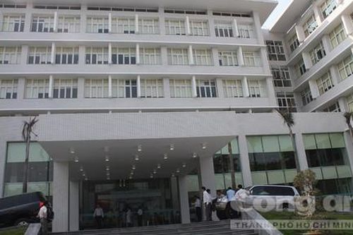 Du khách người Anh nhiễm Covid-19: Hy hữu người vợ âm tính