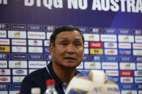 'Nhiều CLB nước ngoài mời, nhưng cầu thủ nữ Việt Nam chưa thể xuất ngoại'