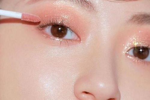 Cảnh báo mối nguy khi trang điểm cho mắt