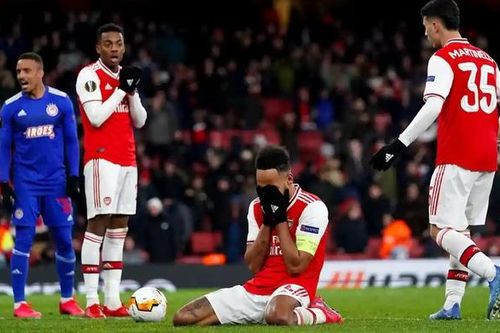 Cầu thủ Arsenal tiếp xúc với người nhiễm Covid-19