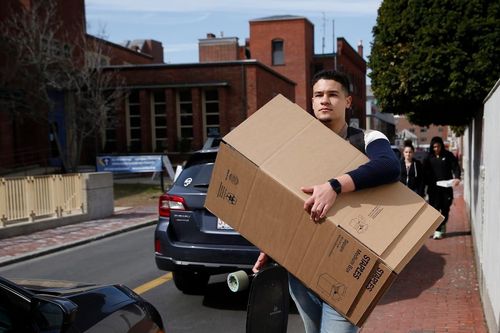 Harvard, MIT cho sinh viên nghỉ học, dọn khỏi ký túc xá tránh dịch