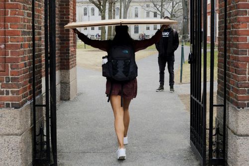 Sinh viên Harvard bị buộc rời trường trong 5 ngày vì Covid-19