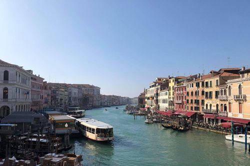 Italy phong tỏa cả nước, nhưng theo cách rất khác Vũ Hán