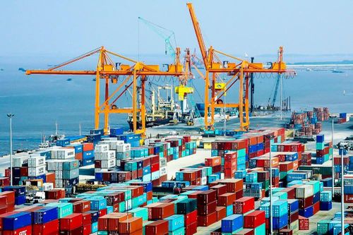 Hàng thông qua cảng biển vẫn tăng trưởng hai con số