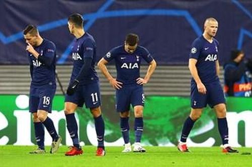 Tottenham và Valencia bị đá văng khỏi Champions League