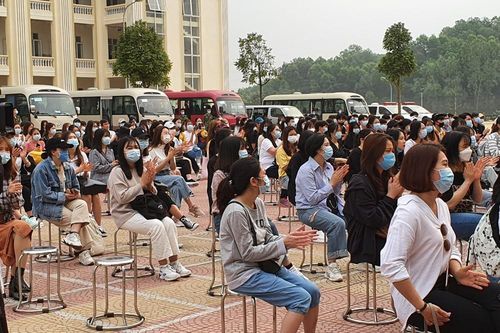Người bị cách ly chia sẻ gì khi rời Trường Quân sự về nhà?