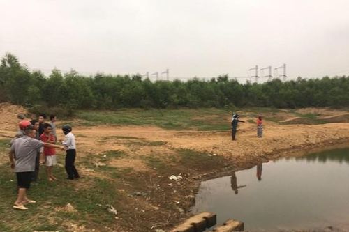Quảng Trị: Trượt chân xuống cống xả nước, hai em nhỏ tử vong