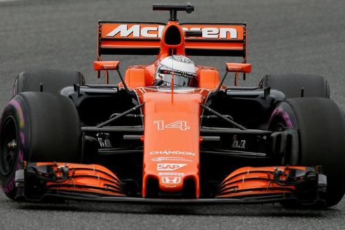 F1: Nghi ngờ virus SARS-CoV-2 'tấn công' đội đua McLaren và đội Haas