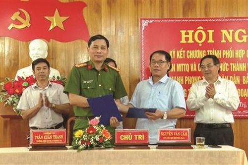 Thị xã Quảng Trị: Ký kết chương trình phối hợp 'Đẩy mạnh phong trào toàn dân bảo vệ an ninh Tổ quốc trong tình hình mới'