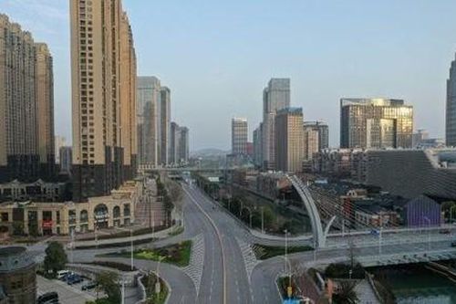 Trung Quốc cho phép một số DN hoạt động trở lại ở tâm dịch Vũ Hán