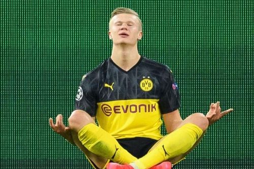Cầu thủ PSG đồng loạt ngồi thiền để chế giễu Erling Haaland