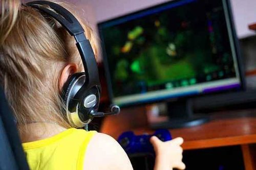 Cô gái lấy tiền chơi game rồi báo bị cướp