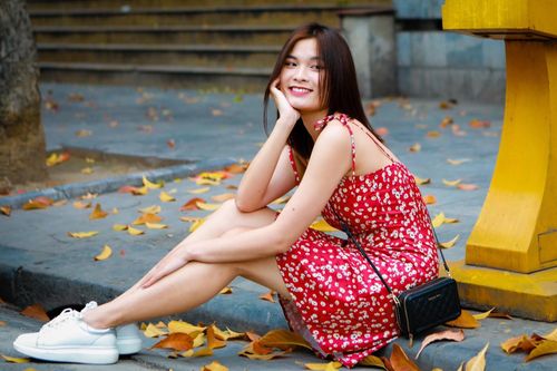 Hà Nội mùa cây thay lá thu hút giới trẻ