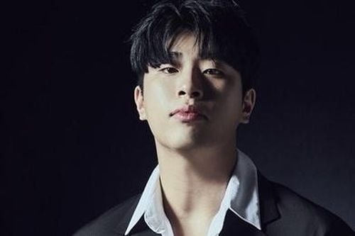 Nam rapper bị fan của BTS 'ném đá' là ai?