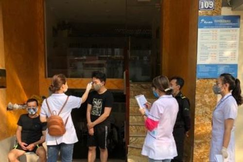 Cuộc sống thường ngày ở khu phố bị cách ly