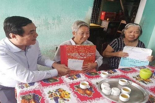Bí thư Tỉnh ủy Phan Việt Cường thăm gia đình chính sách Thanh Hóa tại Quảng Nam