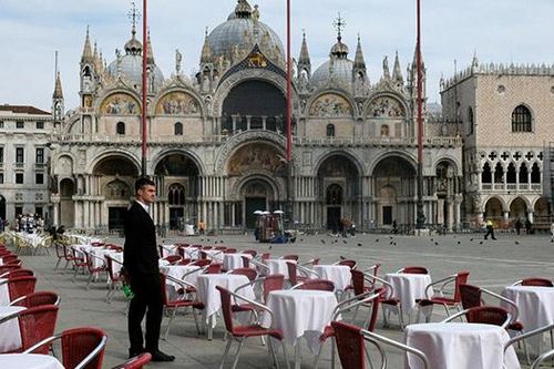 Tỷ lệ tử vì Covid-19 cao ngất, dân Italy học sống chung với lệnh phong tỏa
