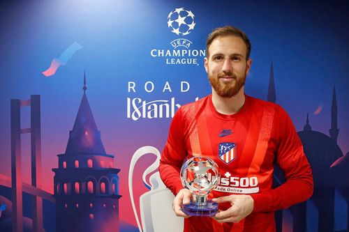 MU lại mơ Oblak, Barca ký Douglas Costa