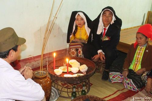 Lễ làm vía cho cô dâu mới của cộng đồng người Thái Nghệ An