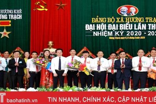 Nêu cao tinh thần trách nhiệm trước Đảng, Nhân dân, thực hiện thắng lợi mục tiêu Nghị quyết Đại hội Đảng bộ xã Hương Trạch đề ra