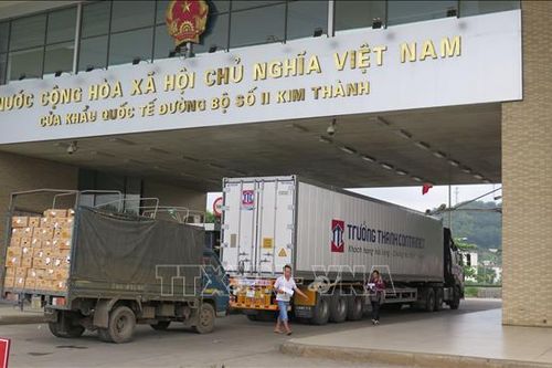 Thông quan trên 1.600 xe hàng hóa ở cửa khẩu