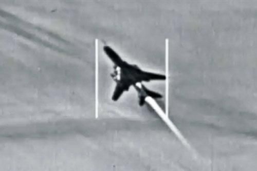 Su-22 Syria thoát hiểm ngoạn mục khi bị F-16 Thổ ngắm bắn