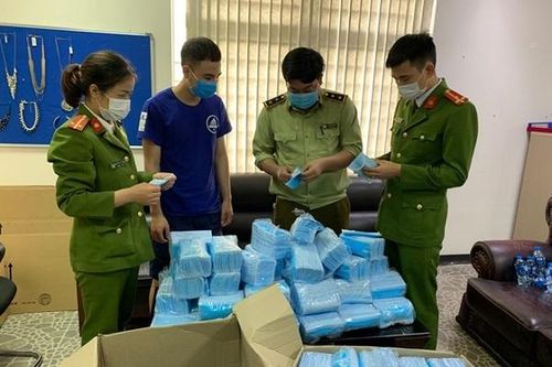 Thu giữ hàng loạt thiết bị y tế không rõ nguồn gốc xuất xứ tại Hà Nam và Hà Nội