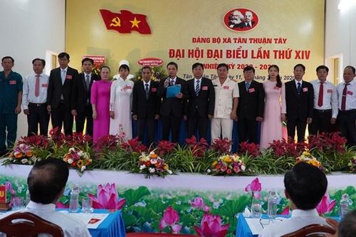 Bế mạc Đại hội đại biểu Đảng bộ xã Tân Thuận Tây lần thứ XIV