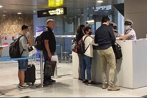 Đà Nẵng phát hiện khách nước ngoài thuộc diện cách ly COVID-19 vẫn ra sân bay