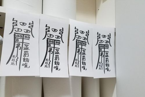 Covid-19: Cửa hàng Nhật Bản dán 'lời nguyền' lên kệ, ngăn trộm giấy vệ sinh